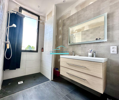 Villa - 225 m² - 6 pièces