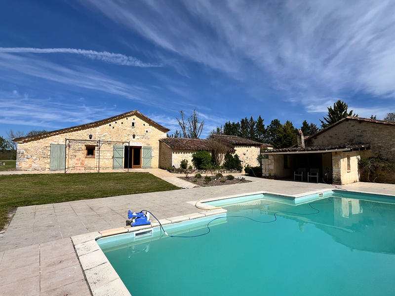 Maison - 430 m² - 18 pièces