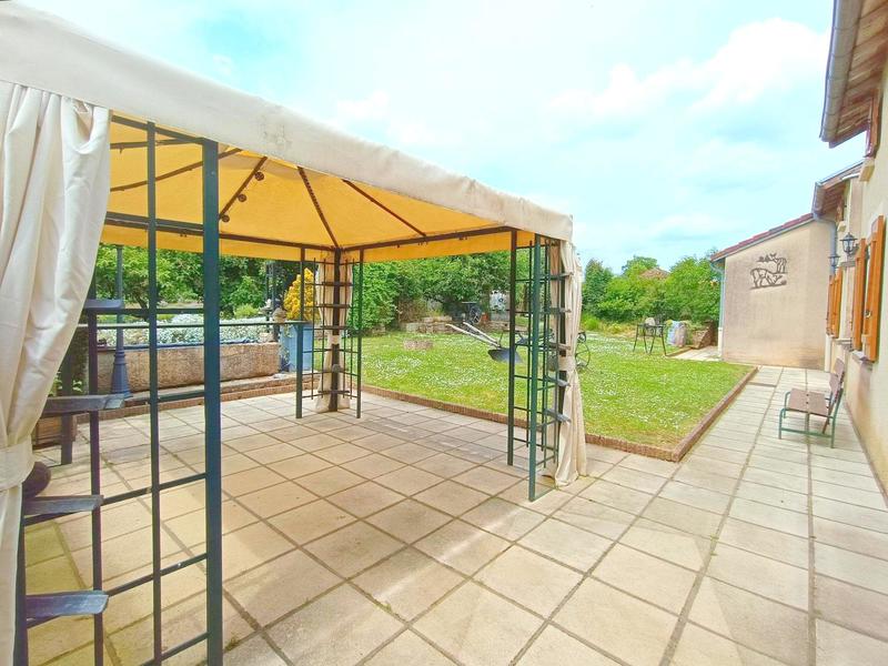 Maison - 250 m² - 8 pièces