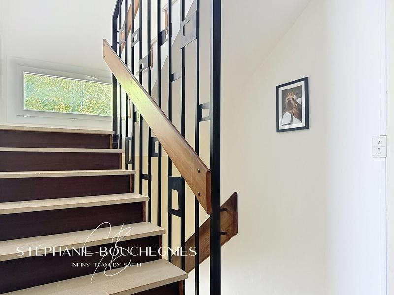 Maison - 223 m² - 10 pièces