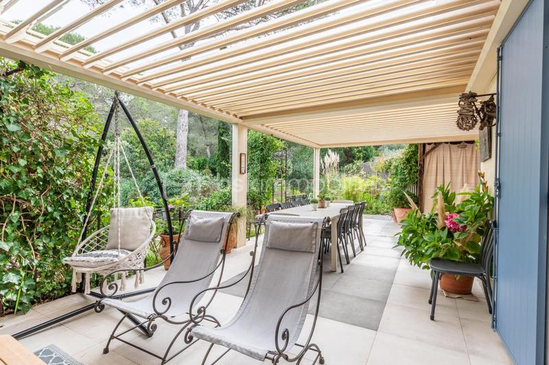 Maison - 250 m² - 10 pièces