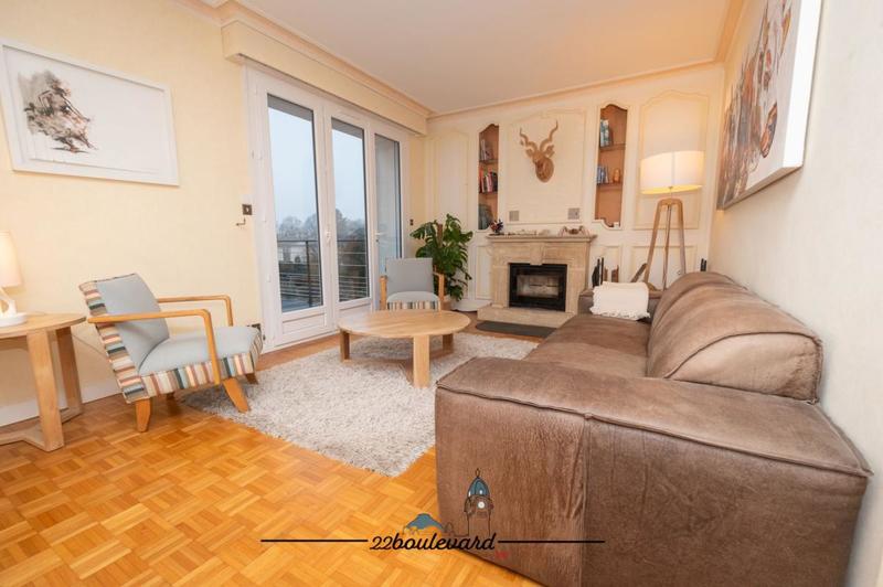 Pavillon - 240 m² - 10 pièces