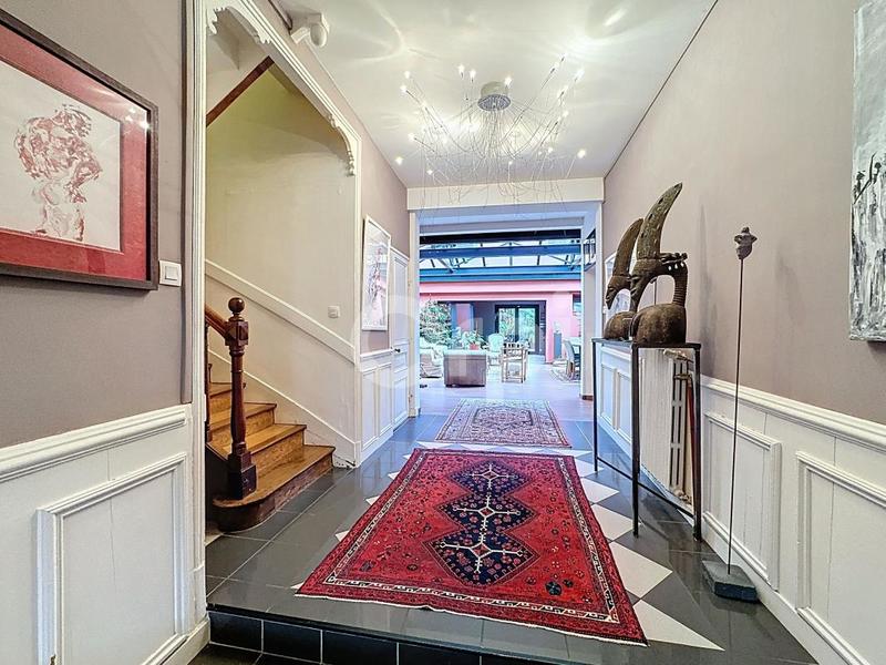 Demeure - 216 m² - 6 pièces
