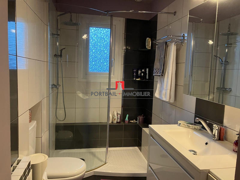 Maison - 220 m² - 6 pièces