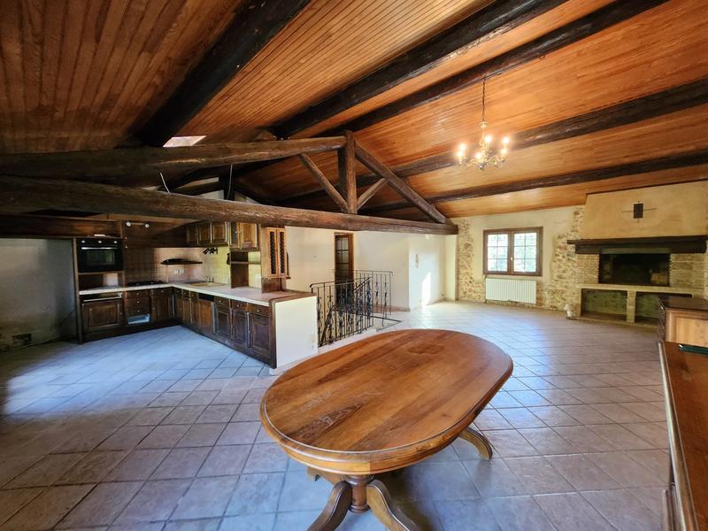 Maison - 247 m² - 9 pièces