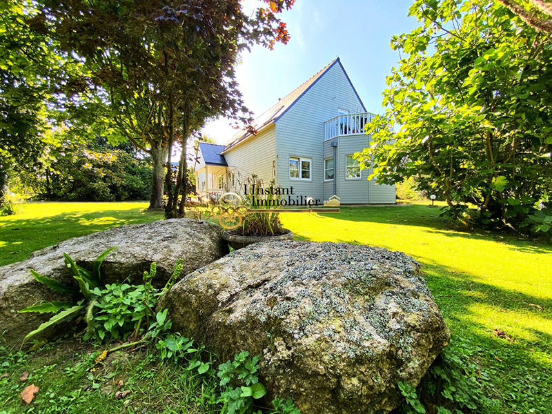 Demeure - 221 m² - 8 pièces