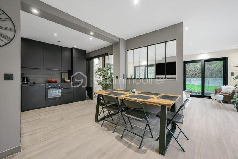 Villa - 185 m² - 10 pièces