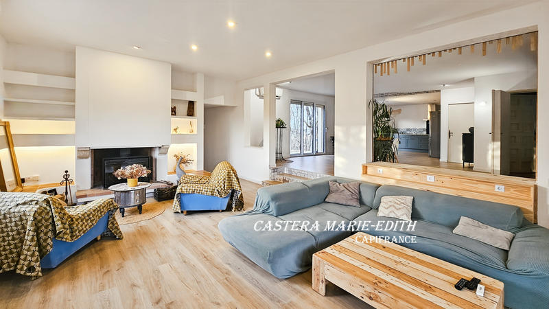 Maison - 280 m² - 9 pièces