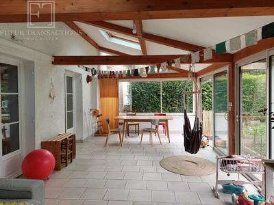 Maison - 210 m² - 9 pièces