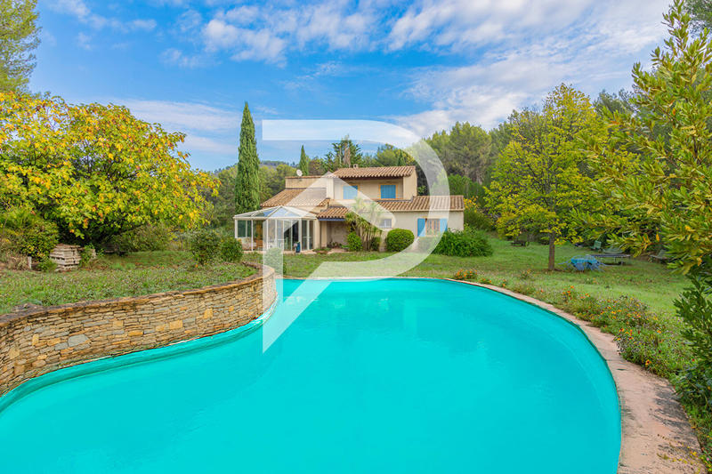 Maison - 363 m² - 6 pièces