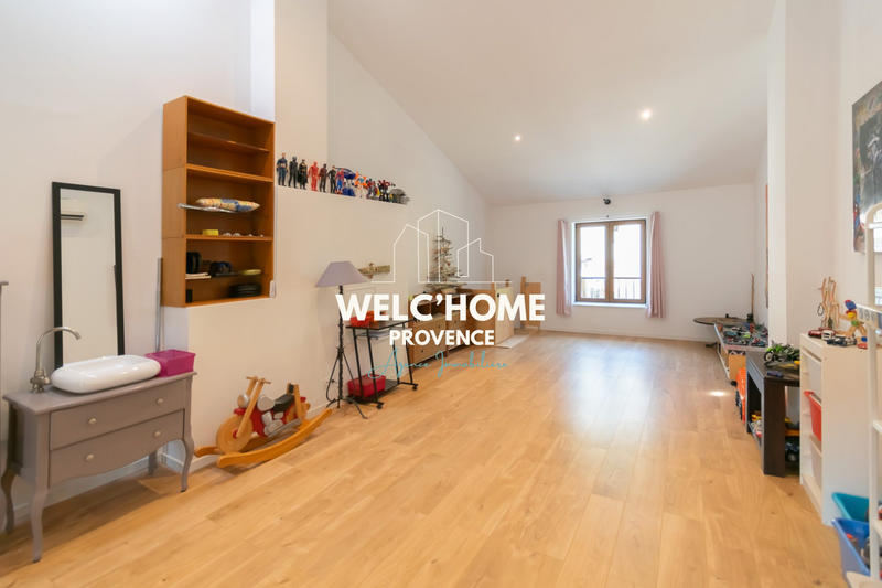 Maison - 210 m² - 8 pièces