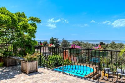 Maison - 210 m² - 8 pièces