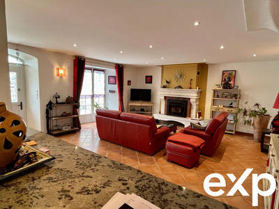 Maison traditionnelle - 248 m² - 10 pièces