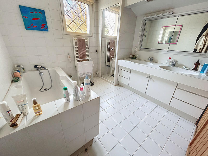 Maison - 261 m² - 9 pièces