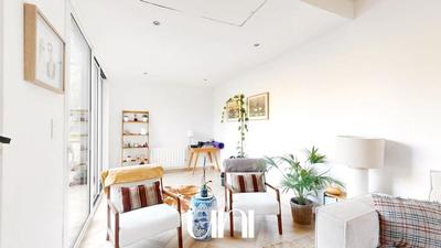 Maison - 210 m² - 6 pièces