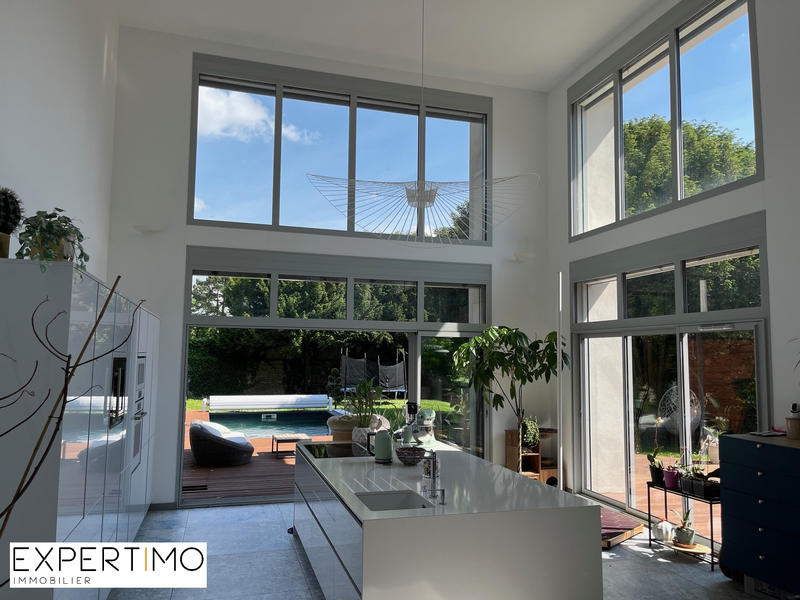 Maison - 241 m² - 6 pièces