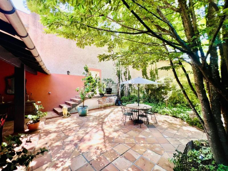 Maison - 305 m² - 8 pièces