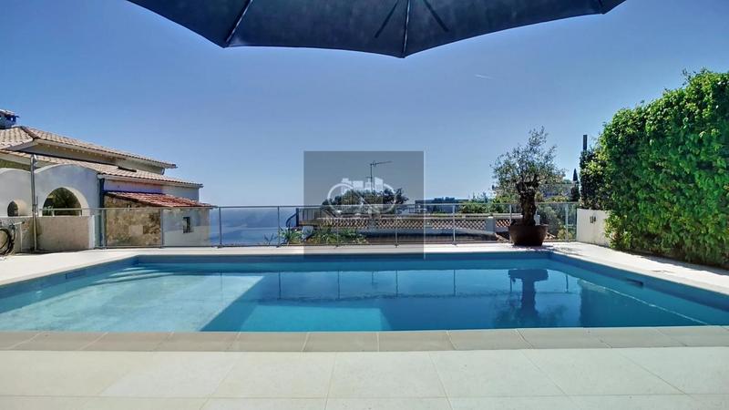 Villa - 200 m² - 6 pièces