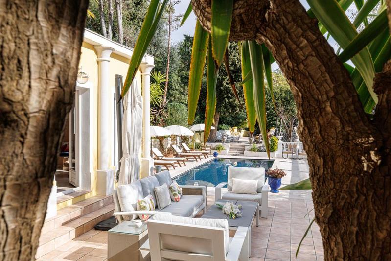 Propriété - 350 m² - 7 pièces