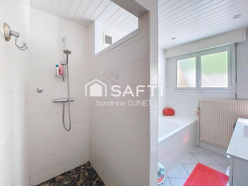 Maison - 179 m² - 9 pièces