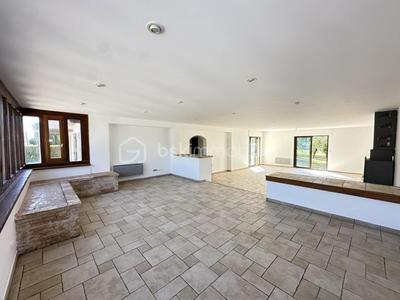 Maison - 207 m² - 7 pièces