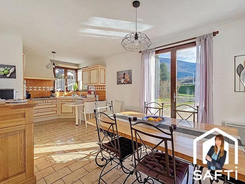 Maison - 95 m² - 5 pièces