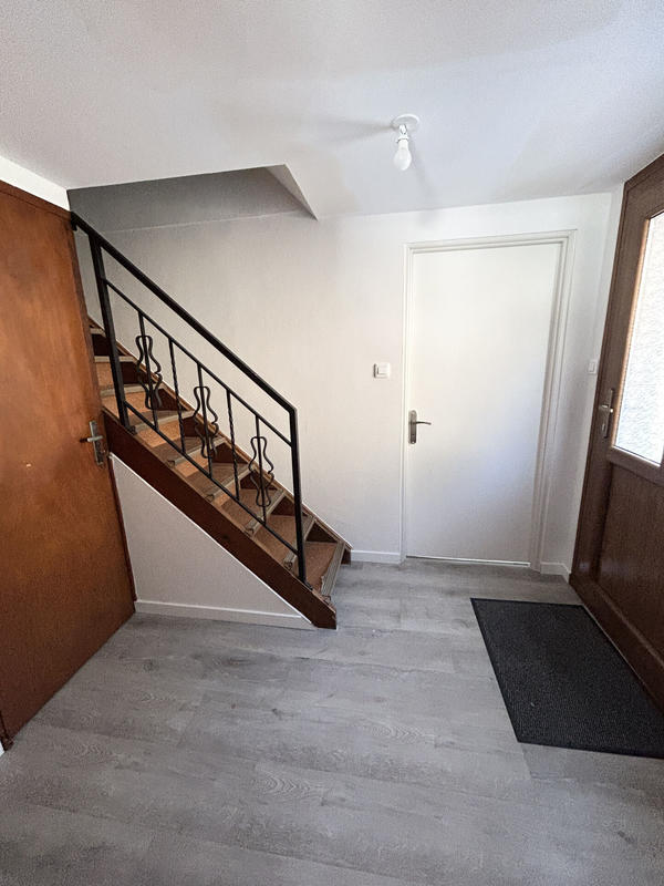 Maison - 168 m² - 9 pièces