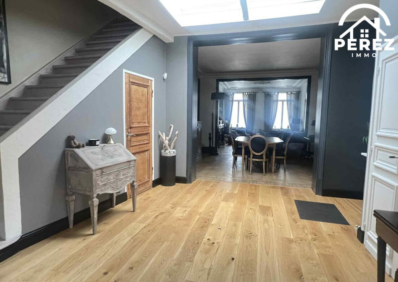 Maison - 290 m² - 10 pièces