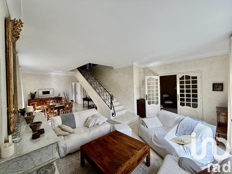 Maison - 240 m² - 9 pièces