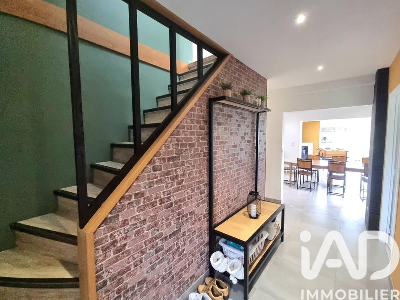 Maison - 185 m² - 9 pièces