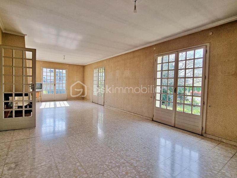 Maison traditionnelle - 195 m² - 6 pièces