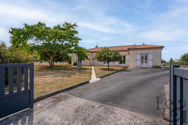 Maison - 240 m² - 11 pièces