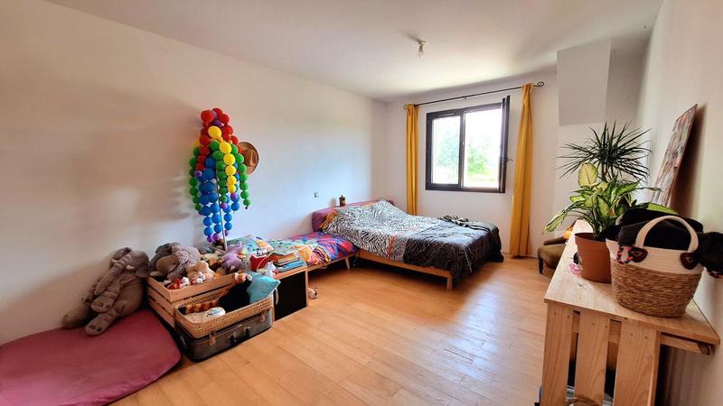 Maison - 265 m² - 9 pièces