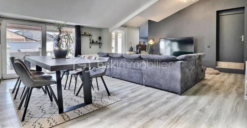 Appartement - 210 m² - 8 pièces