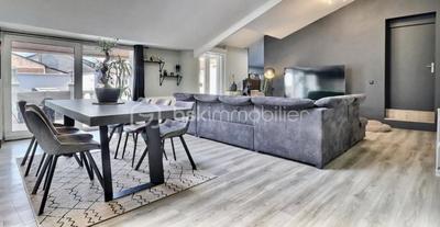 Appartement - 210 m² - 8 pièces