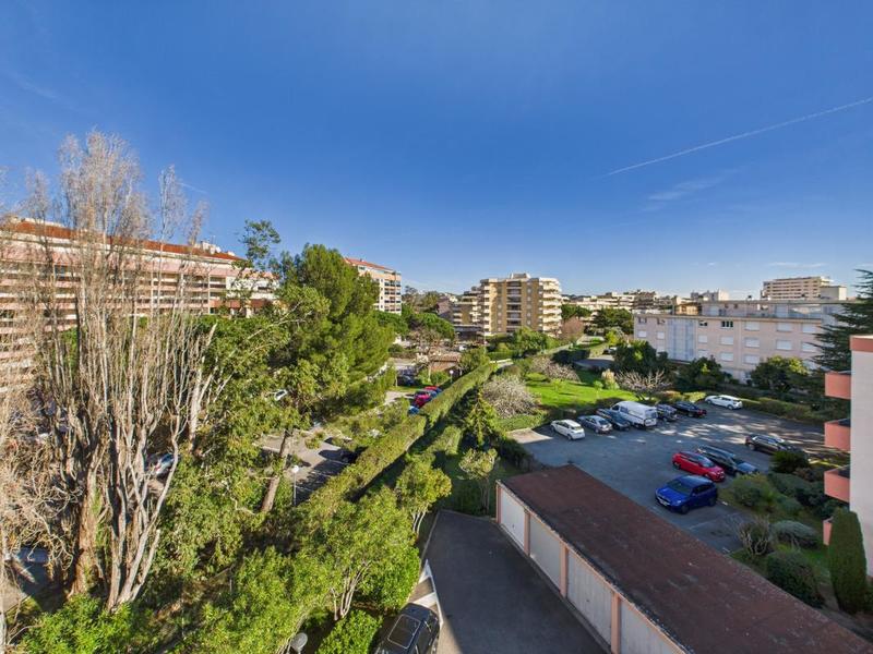 Appartement - 75 m² - 5 pièces