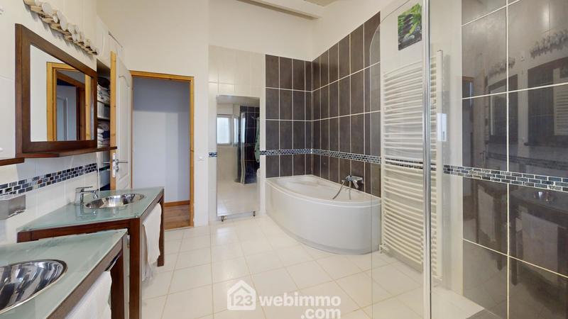 Maison - 189 m² - 6 pièces