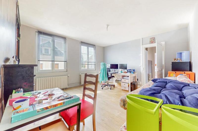 Maison - 200 m² - 8 pièces