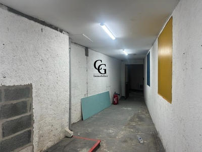 Local commercial - 200 m² - 5 pièces