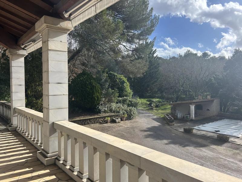 Maison - 245 m² - 7 pièces