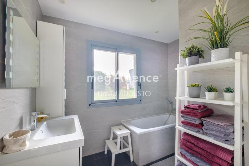 Maison traditionnelle - 142 m² - 6 pièces