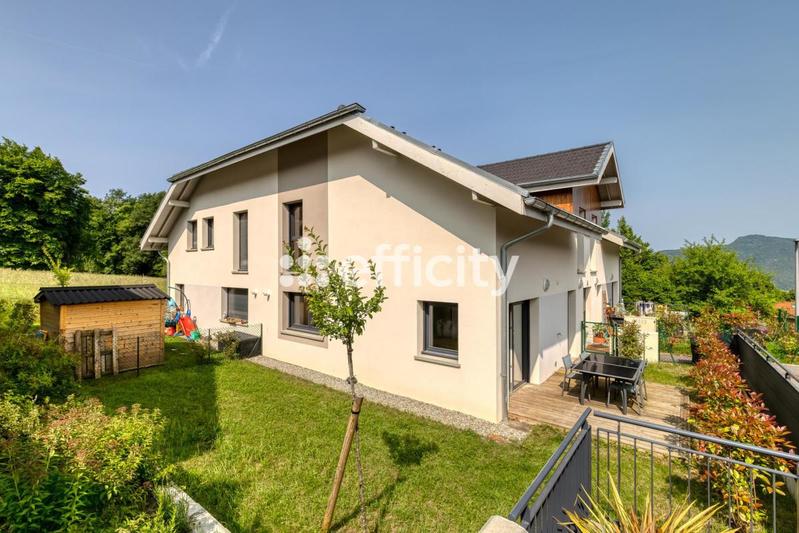 Appartement - 90 m² - 5 pièces