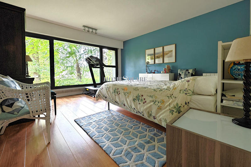 Maison - 300 m² - 8 pièces