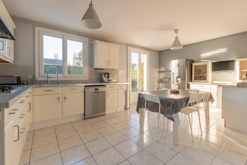 Maison - 202 m² - 8 pièces