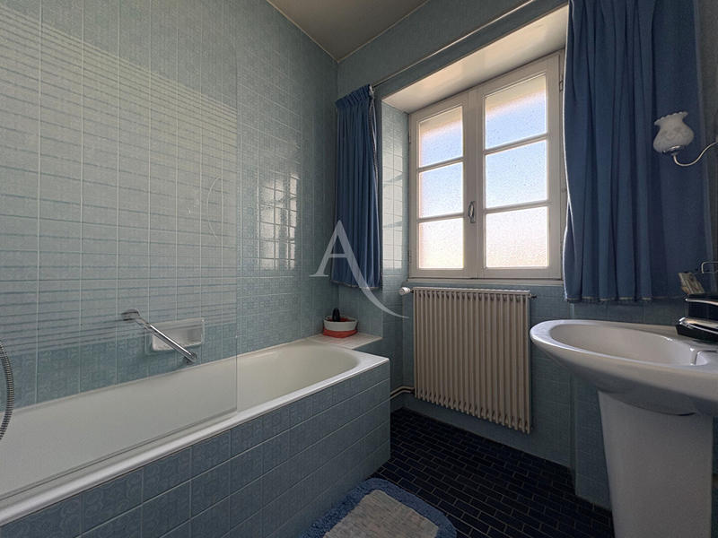 Maison - 203 m² - 8 pièces