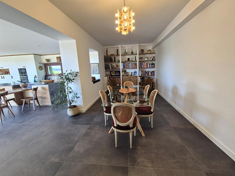 Maison - 368 m² - 8 pièces