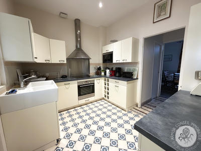 Maison - 187 m² - 9 pièces