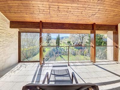 Maison - 223 m² - 9 pièces