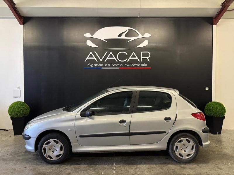 Peugeot 206 1.4 HDi 68cv - 1 ere main Distribution faite
