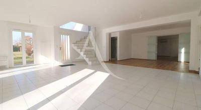 Maison - 240 m² - 7 pièces